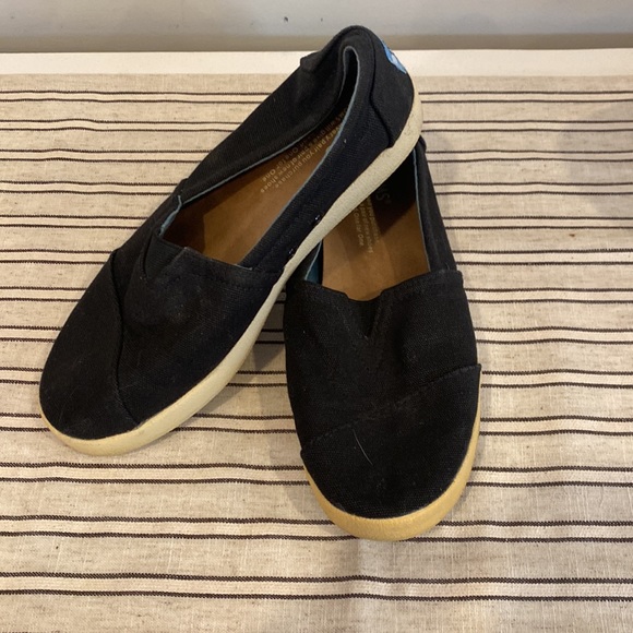 Tom’s Slip Ons - Picture 2 of 4